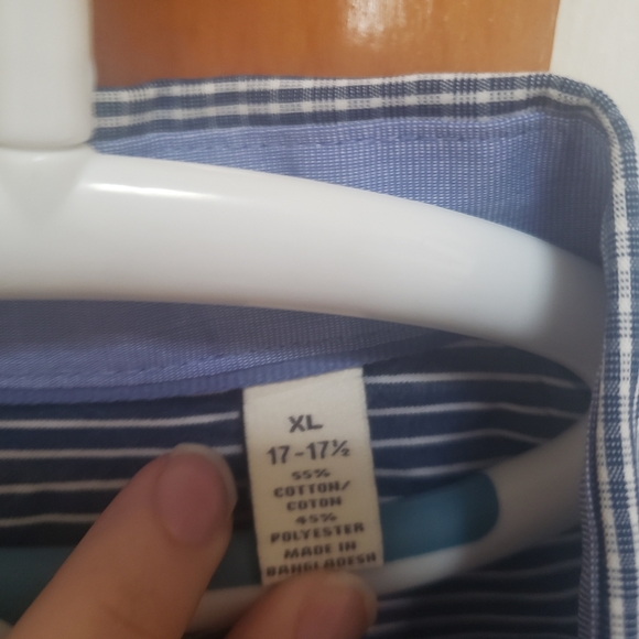 Van Heusen button down - Picture 4 of 5